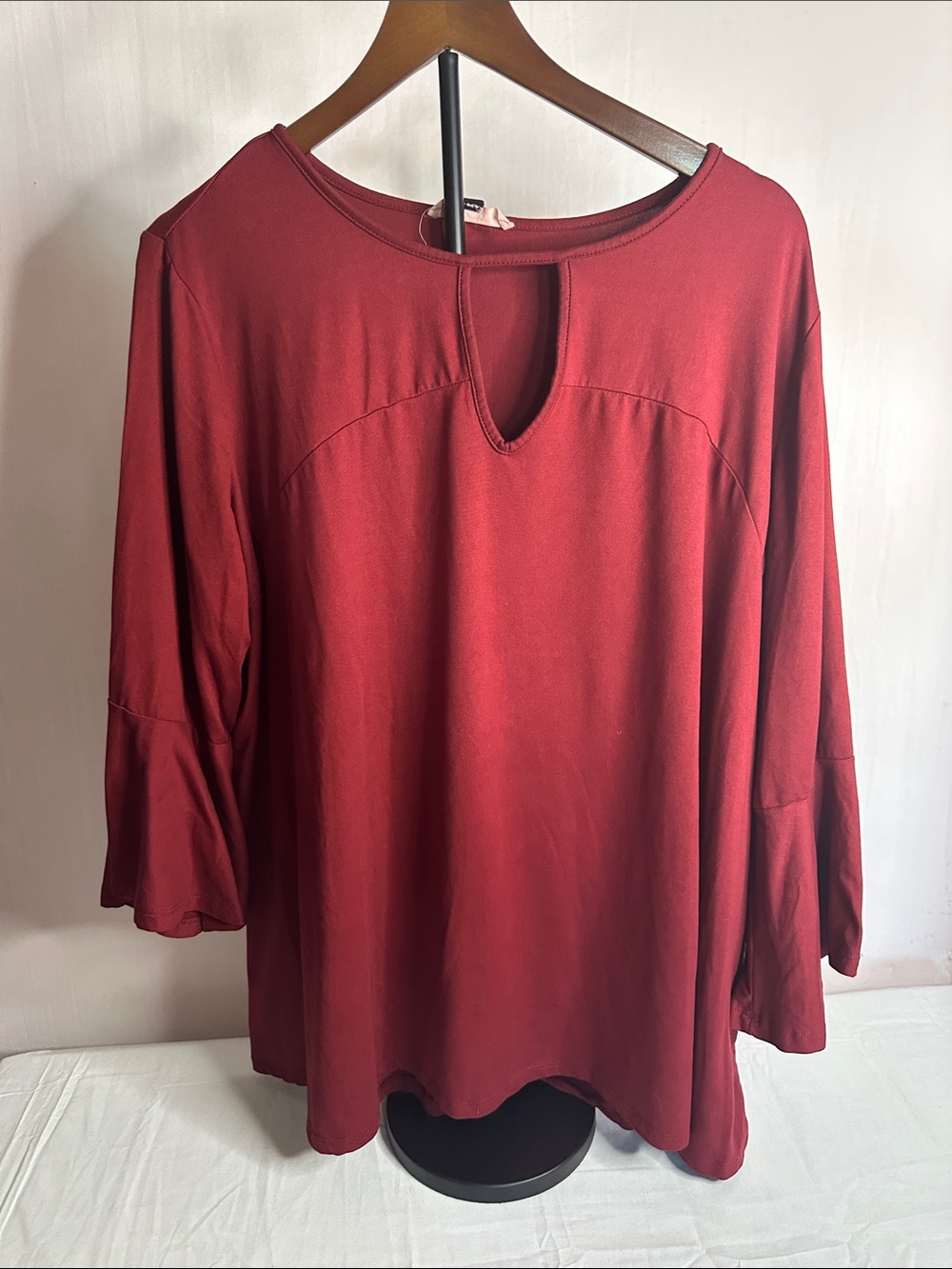 Women’s Keyhole Neck Long 3/4 Sleeve Top - Red